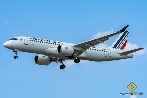 Airbus A220-300